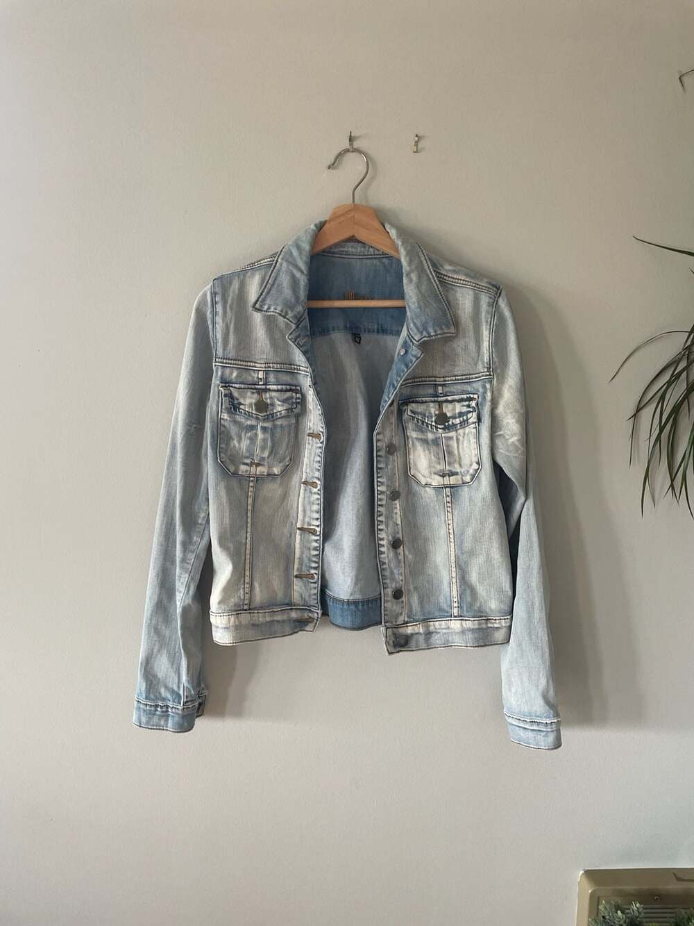 KUT from the Kloth Helena Denim Jacket Light Wash Size M